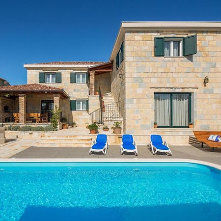 Cozy Home In Zrnovnica With Wifi מראה חיצוני תמונה