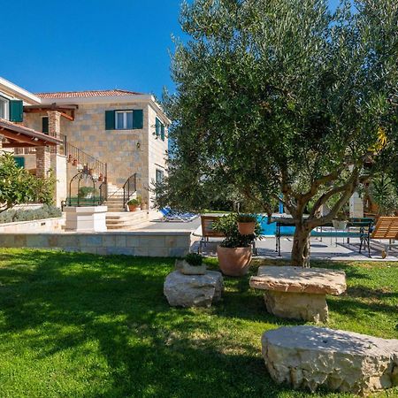 Cozy Home In Zrnovnica With Wifi מראה חיצוני תמונה