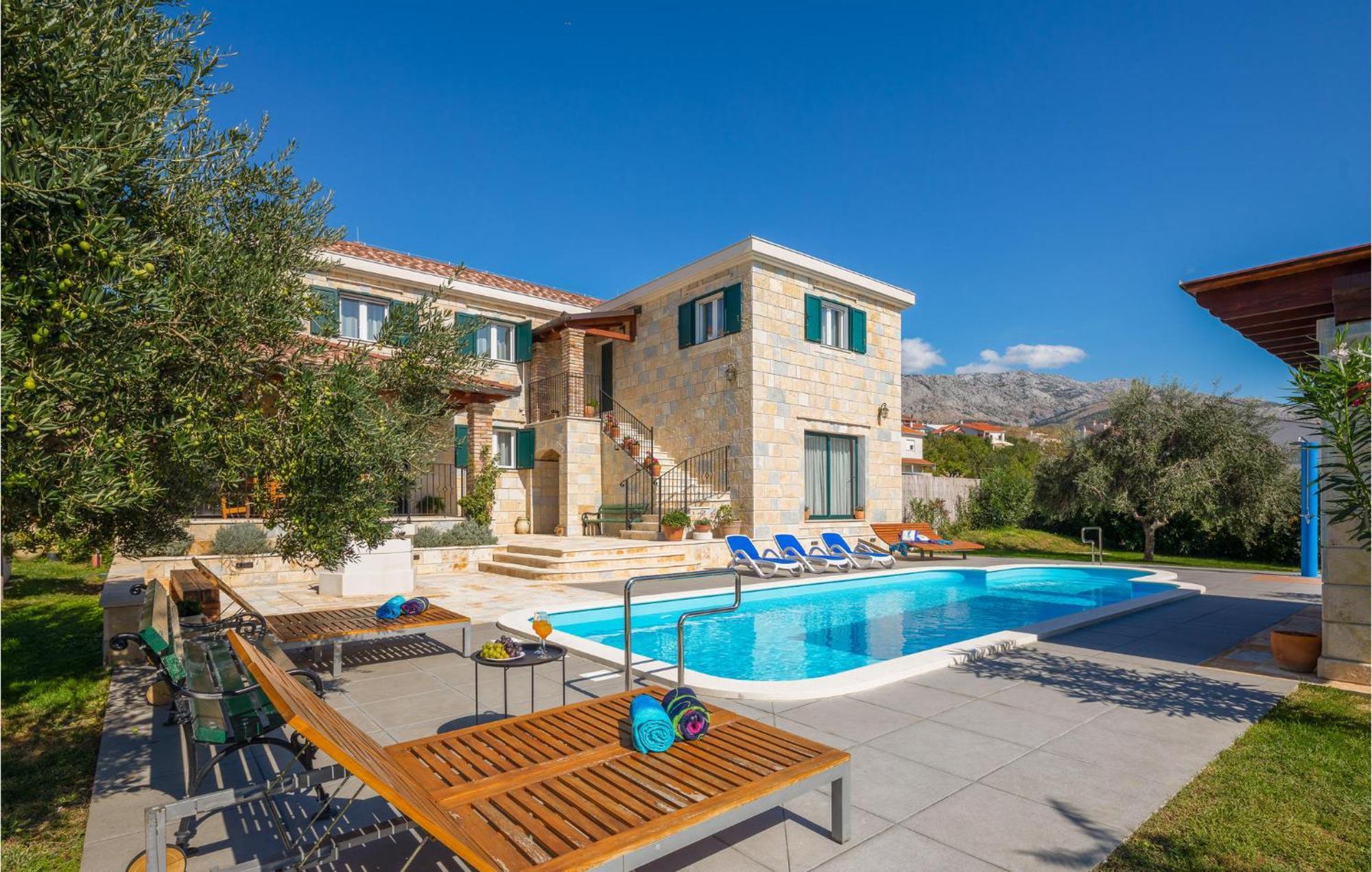Cozy Home In Zrnovnica With Wifi מראה חיצוני תמונה