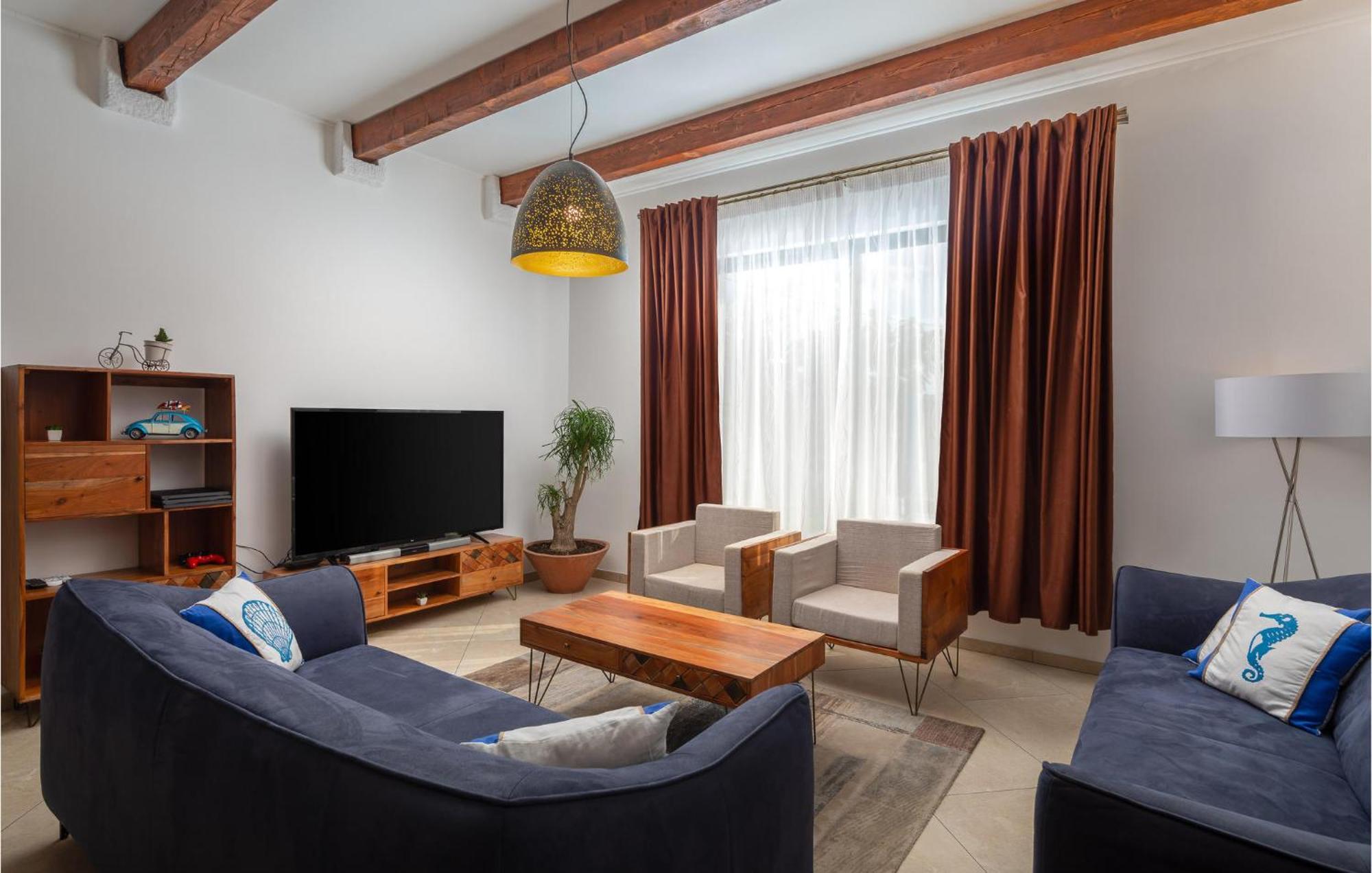 Cozy Home In Zrnovnica With Wifi מראה חיצוני תמונה