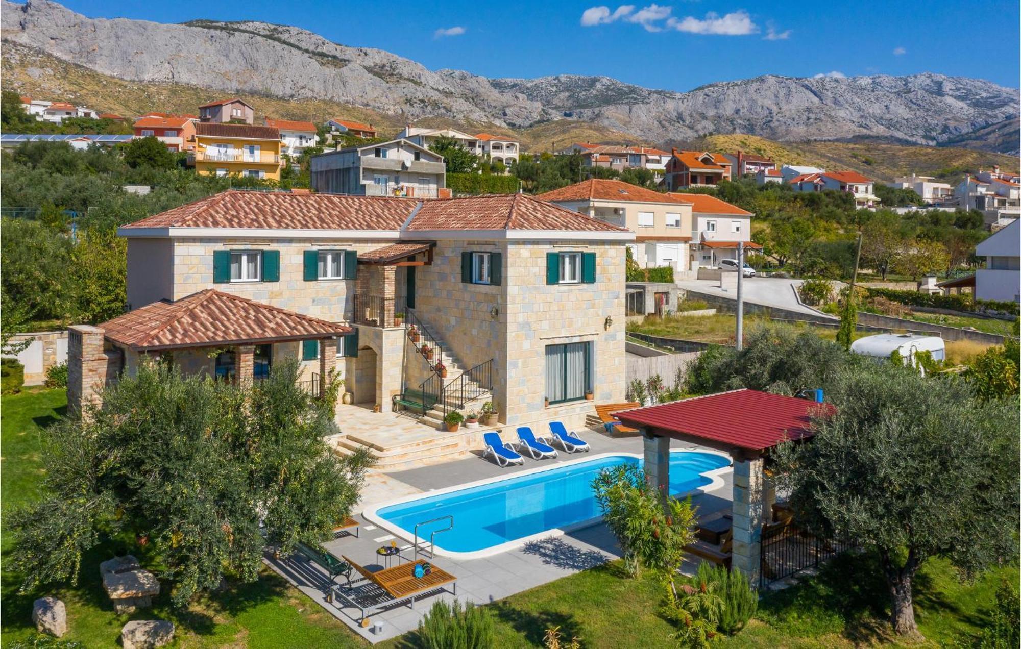 Cozy Home In Zrnovnica With Wifi מראה חיצוני תמונה