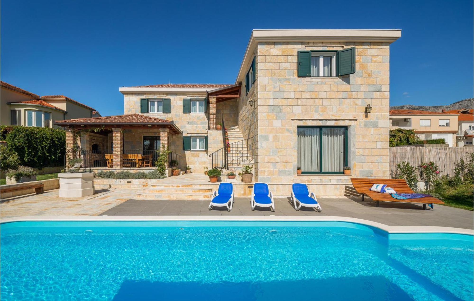 Cozy Home In Zrnovnica With Wifi מראה חיצוני תמונה