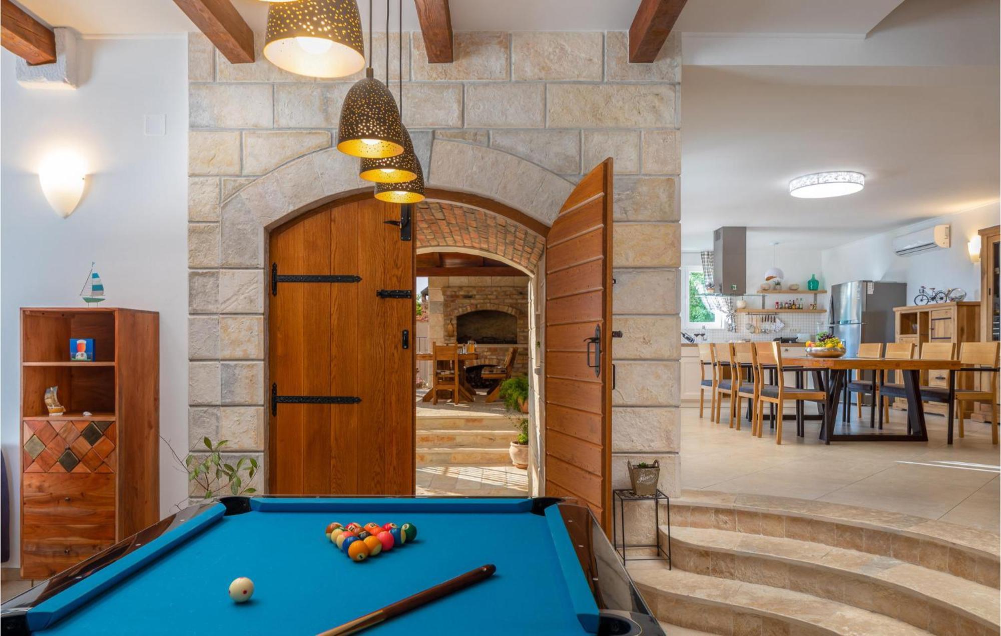 Cozy Home In Zrnovnica With Wifi מראה חיצוני תמונה