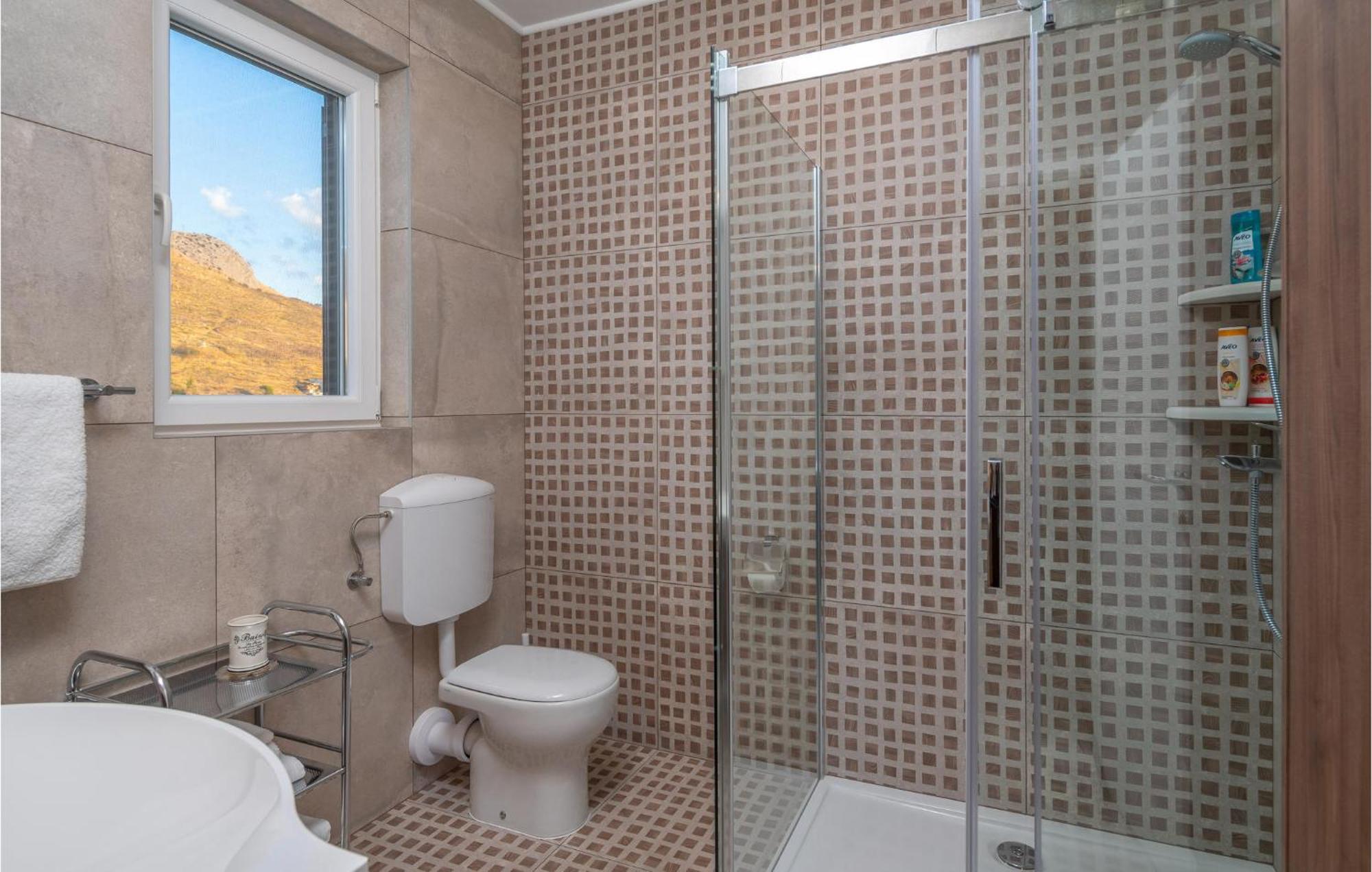 Cozy Home In Zrnovnica With Wifi מראה חיצוני תמונה
