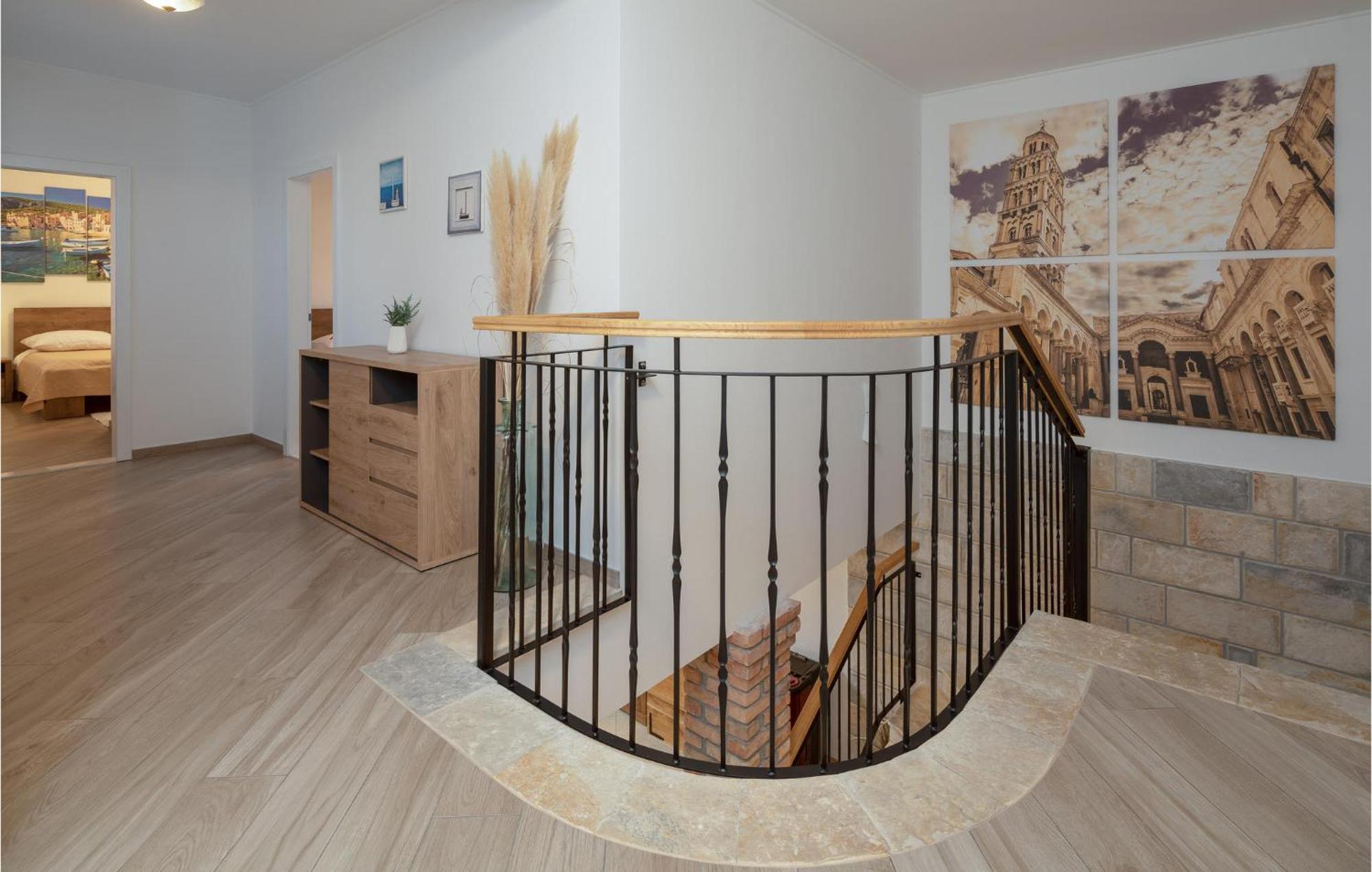 Cozy Home In Zrnovnica With Wifi מראה חיצוני תמונה