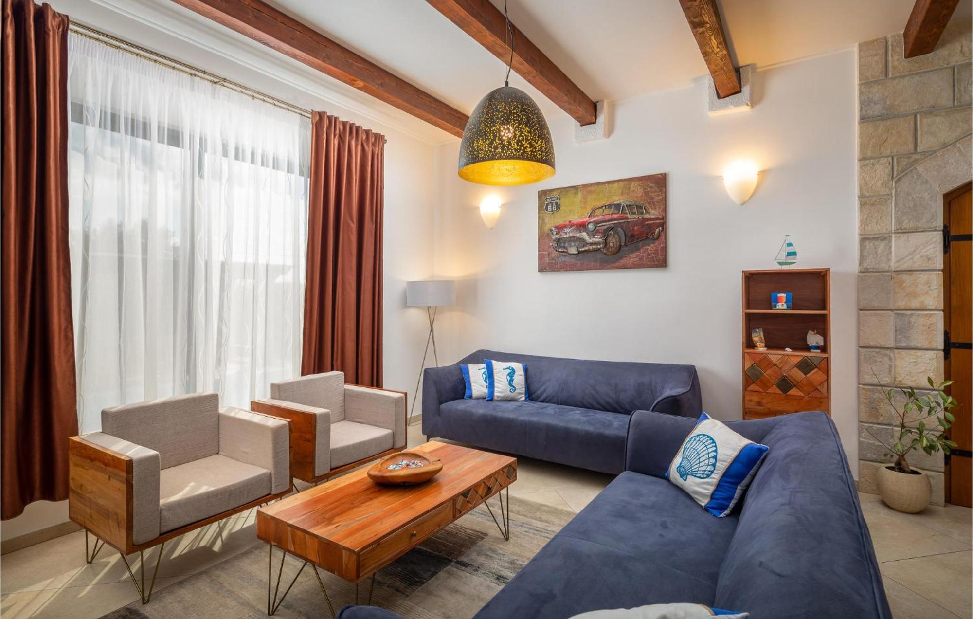 Cozy Home In Zrnovnica With Wifi מראה חיצוני תמונה